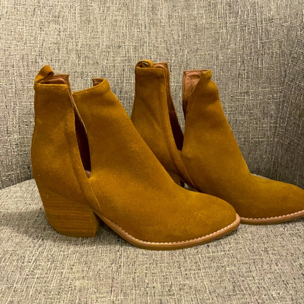 New & Adorable boots from Anthropology. Size 7. Gorgeous suede.
